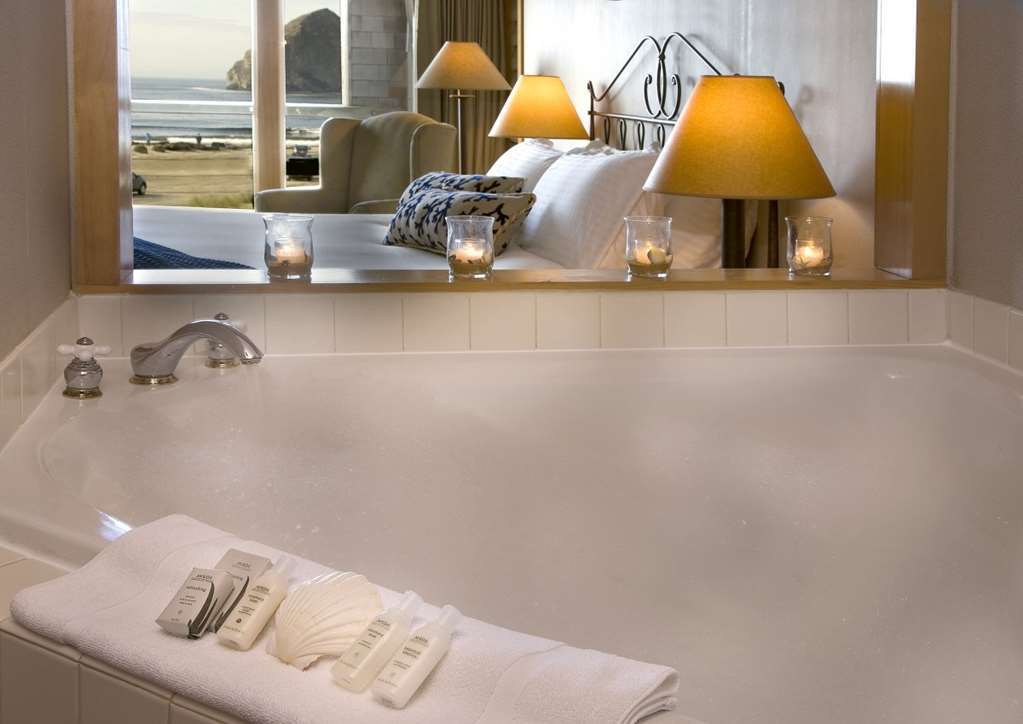 Inn At Cape Kiwanda Pacific City Room photo